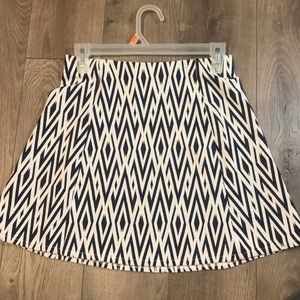 Black and White Patterned Stretchy Skirt